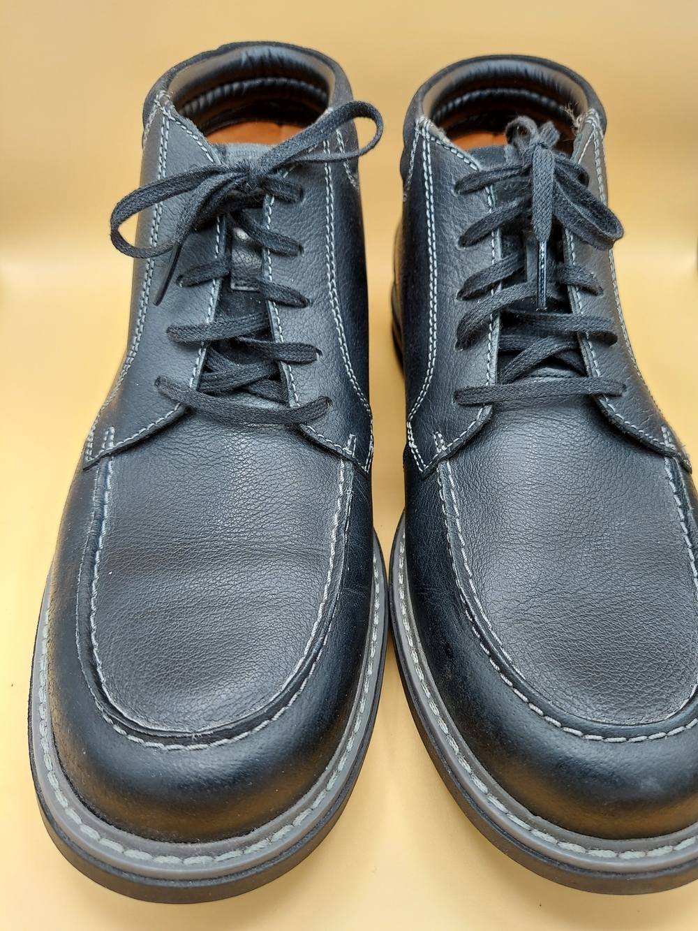 Clarks Men's Black Leather Chukka Boots with Contrast Stitching
